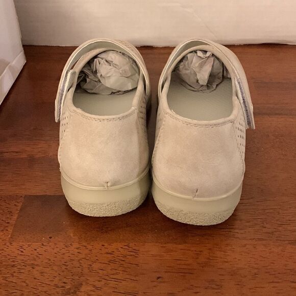 Ladies size 6 page Mary Jane shoes NWT with memory foam insoles - Picture 2 of 8